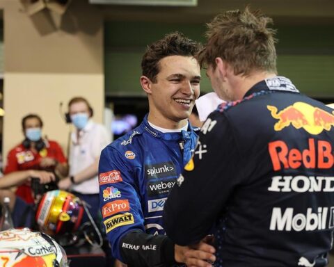 Lando Norris congratulates Max Verstappen after beating Lewis Hamilton in Abu Dhabi.v1
