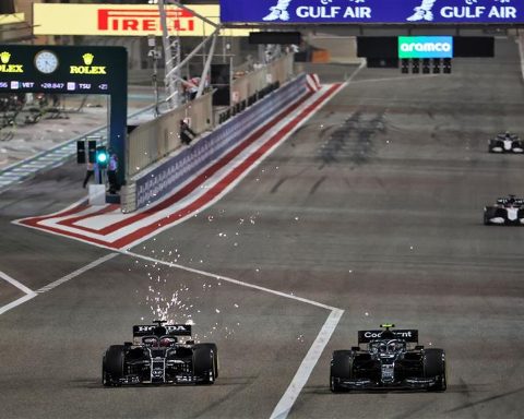 Yuki Tsunoda overtakes Sebastian Vettel at Bahrain - Formula1news.co.uk